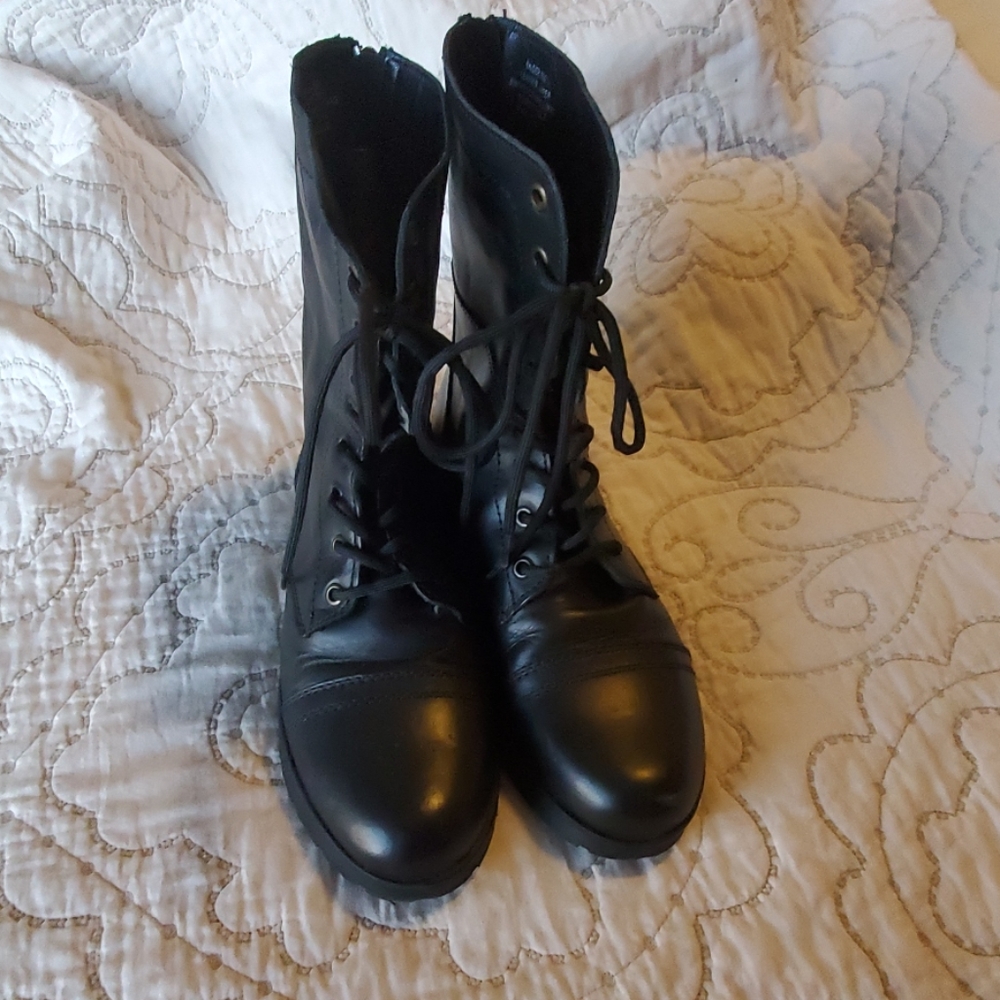 Steve Madden Boots - Picture 1 of 5